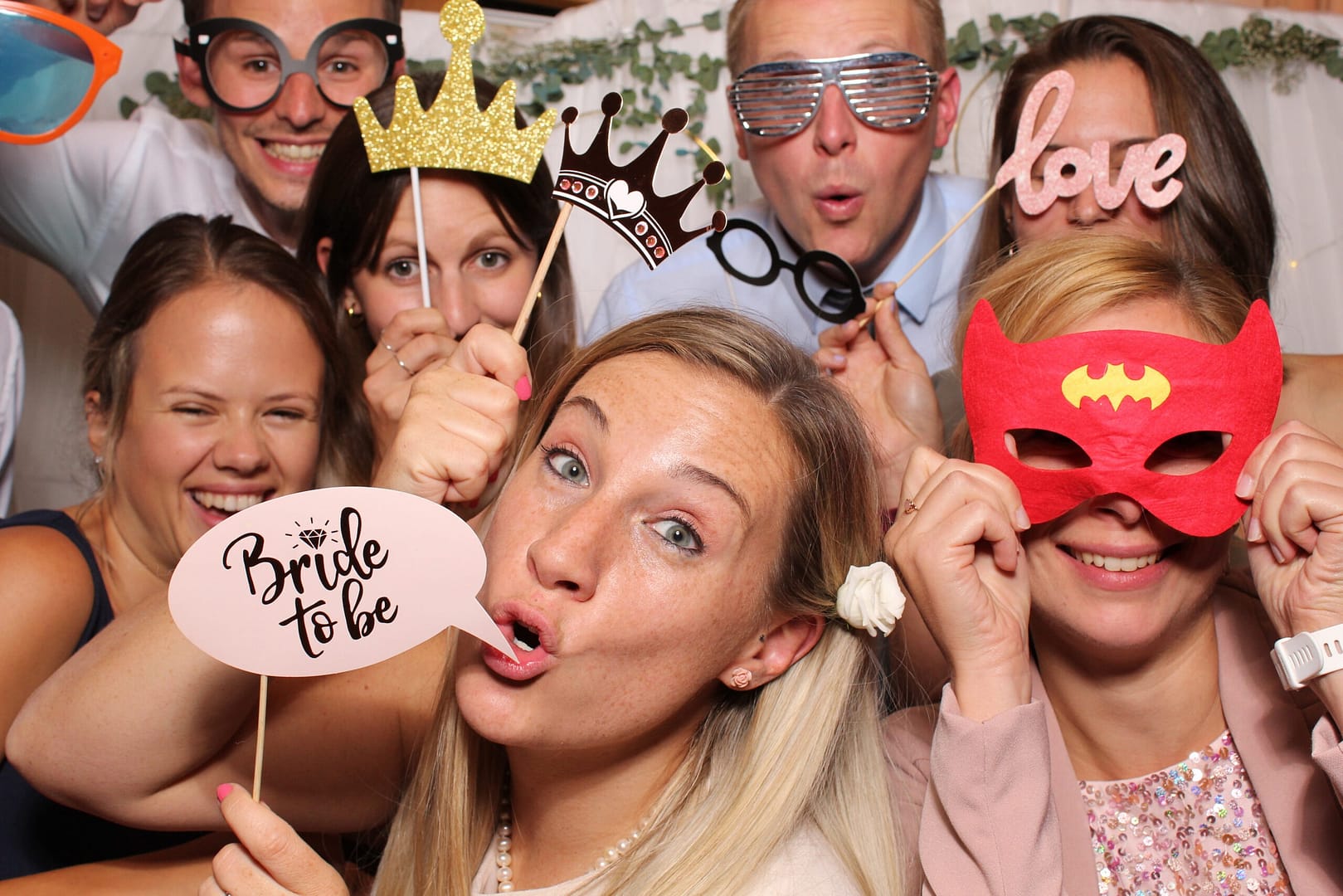 OxBox – Fotobox Salzburg – für Hochzeit, Geburtstag, Event, Veranstaltung OxBox - Fotobox Salzburg – für Hochzeit, Geburtstag, Event, Veranstaltung